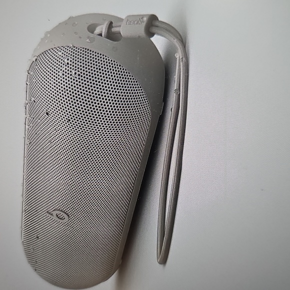 NIB Beats Pill x Kim Kardashian Wireless Bluetooth Speaker Portable Charger USBC - Picture 9 of 10